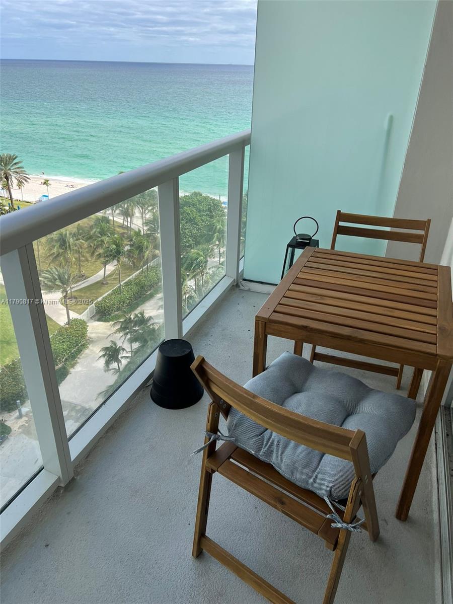 19201 Collins Ave 1025