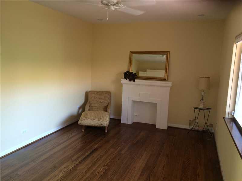 Totally renovated 2nd floor super charmer just 1 block to Lincoln Rd. This boutique 8 unit building is well maintained and surrounded by lush tropical vegetation with huge backyard & seating areas under a majestic Banyan tree. Laundry on site. A must see!
