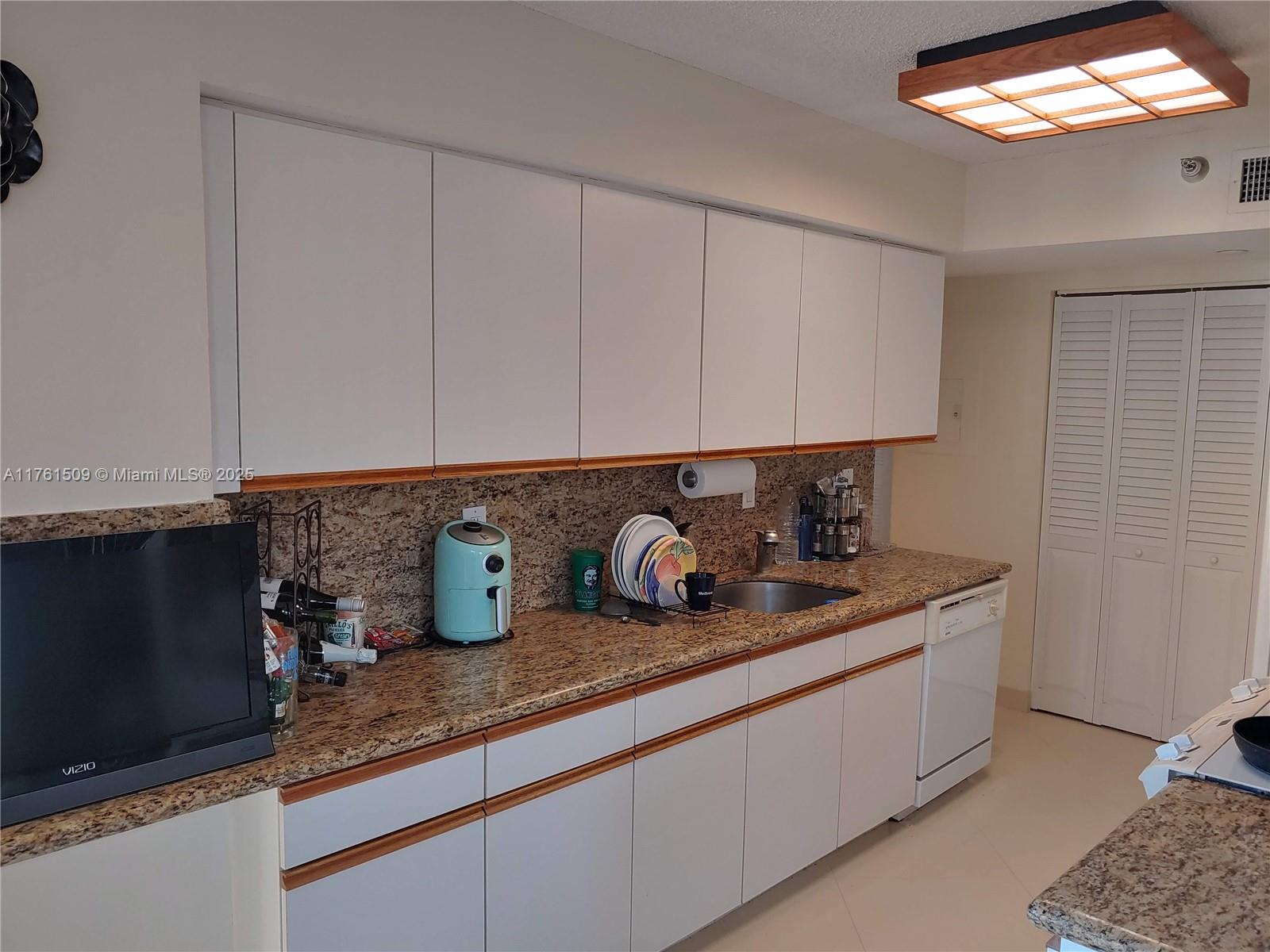 MYSTIC POINTE CONDO NO TH - Residential Lease