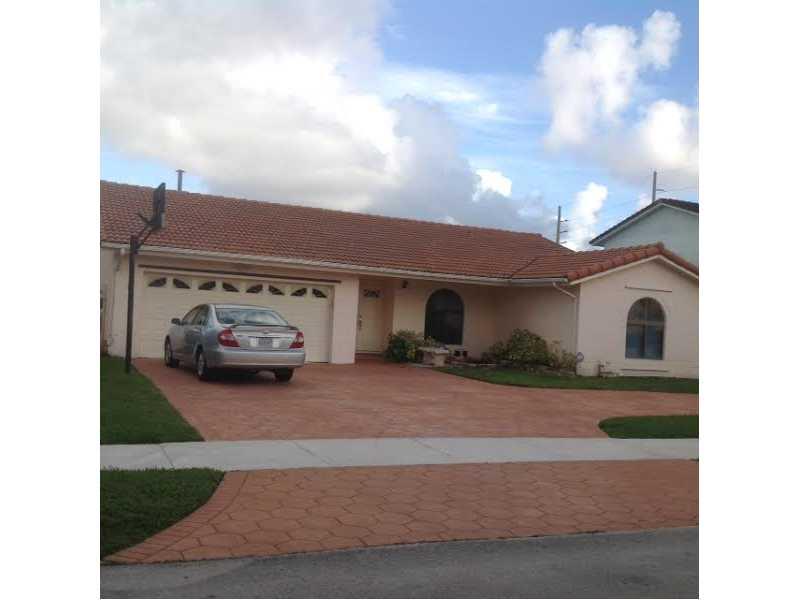 WELL MAINTAINED POOL HOME, UPDATED KITCHEN, CANAL VIEW, NO ASSOCIATION, PETS WELCOME.