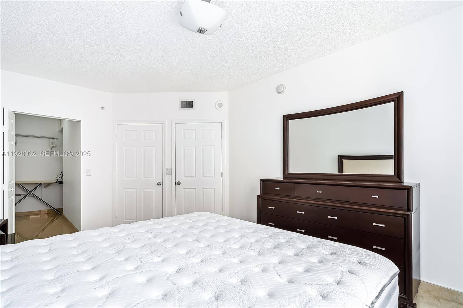 PORTO BELLAGIO CONDO - Residential Lease