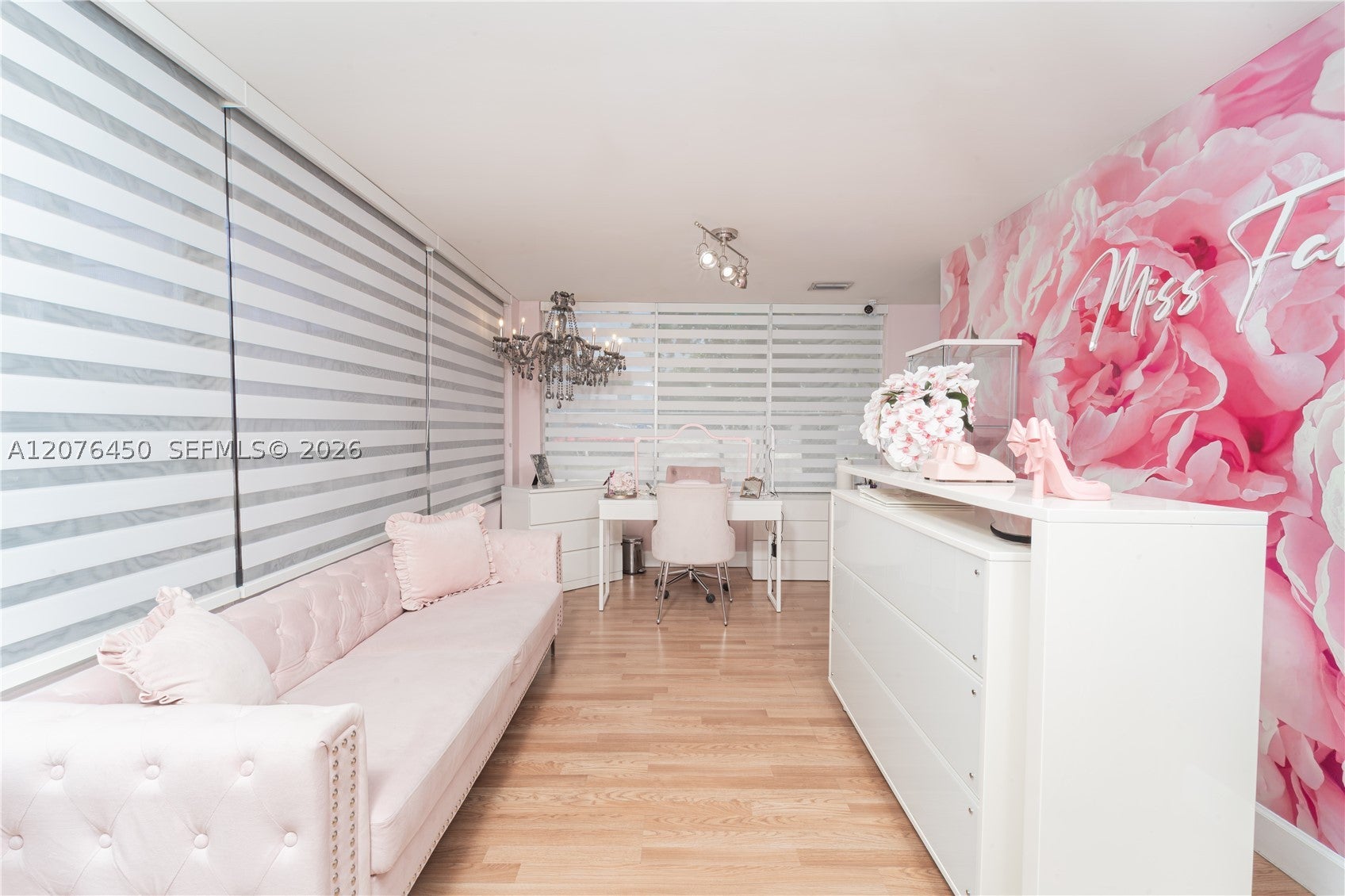 1600 W 38th Pl