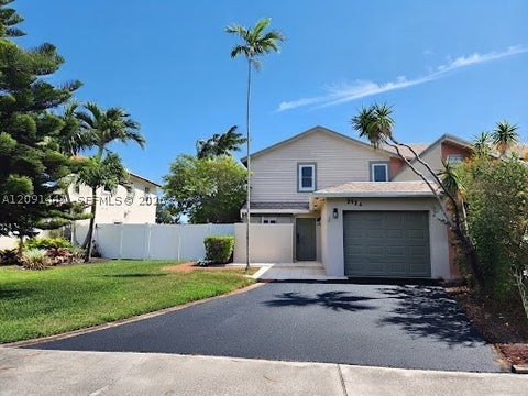 Photo of 3124 Spanish Trl, Delray Beach, FL 33483 (MLS # A12091441)