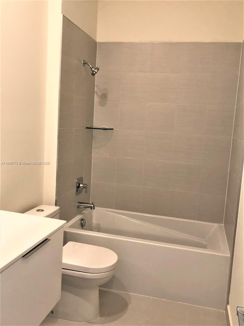 LANDMARK AT DORAL CENTRAL - Residential Lease