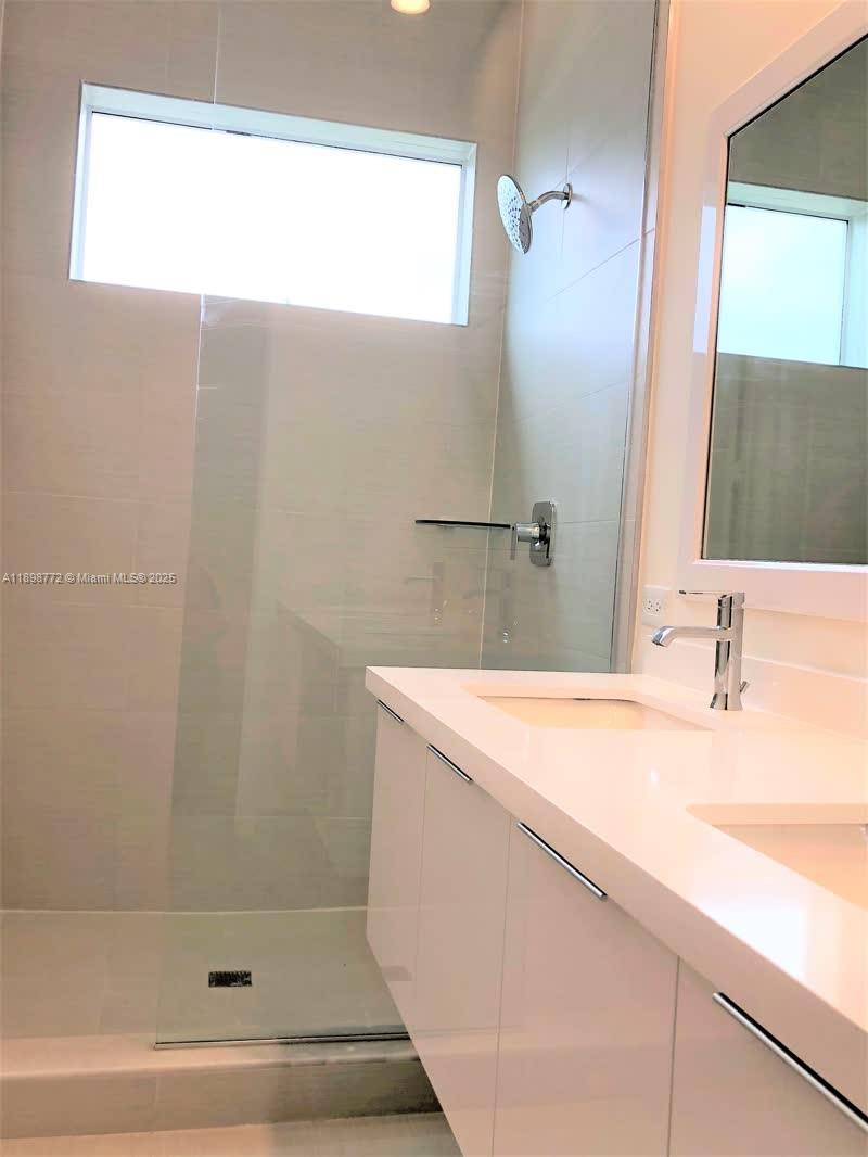 LANDMARK AT DORAL CENTRAL - Residential Lease