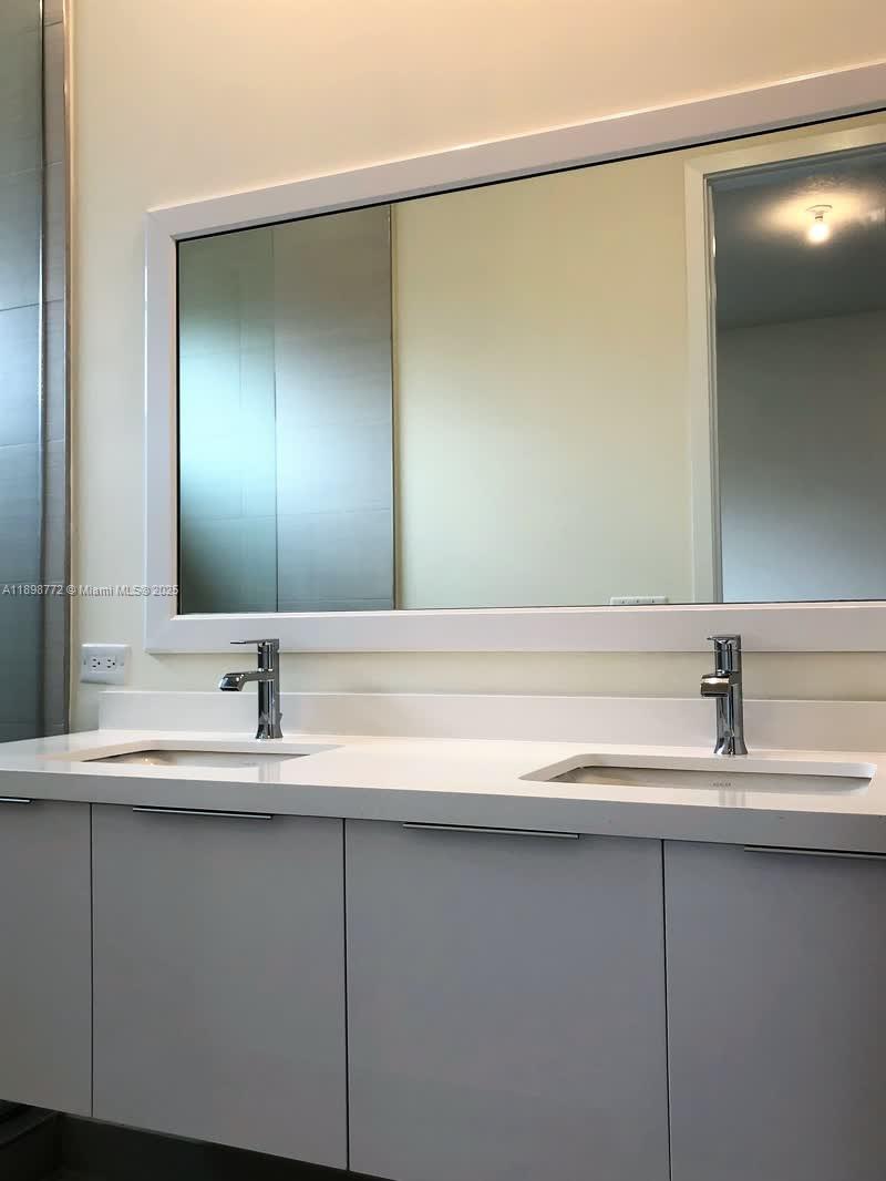 LANDMARK AT DORAL CENTRAL - Residential Lease