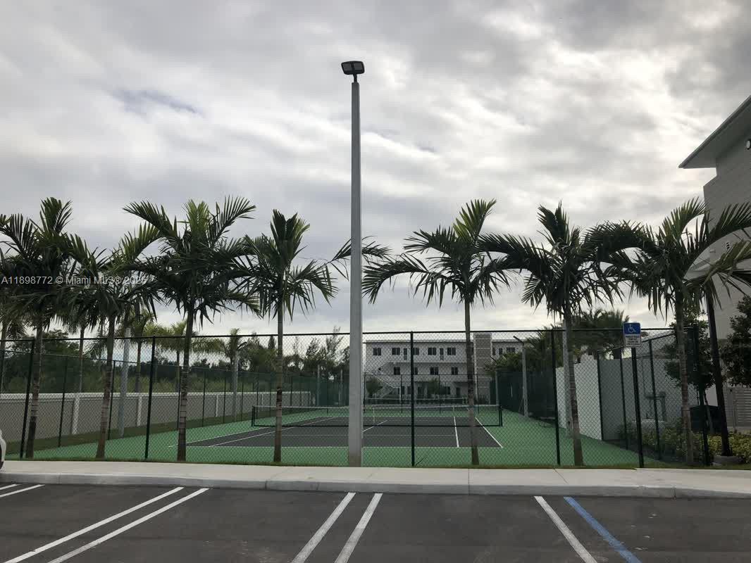 LANDMARK AT DORAL CENTRAL - Residential Lease