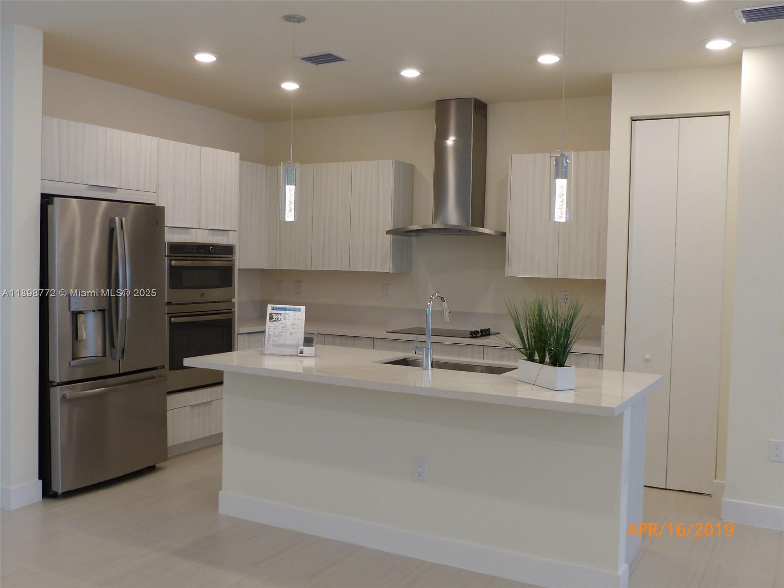 LANDMARK AT DORAL CENTRAL - Residential Lease