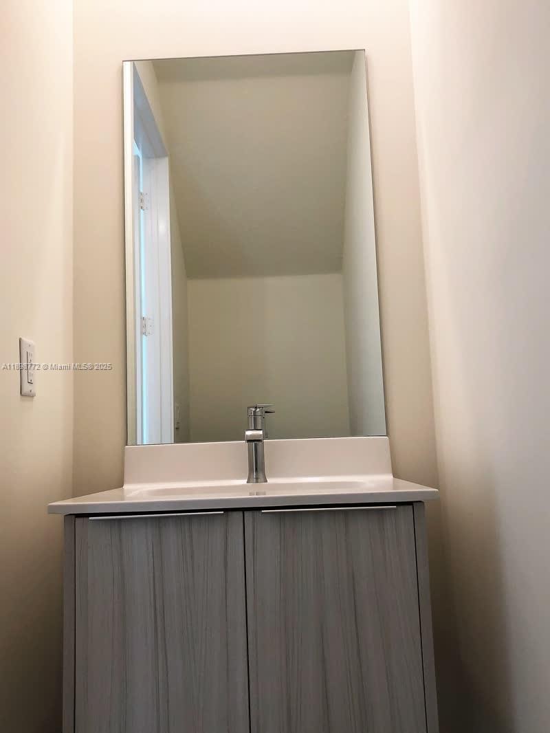 LANDMARK AT DORAL CENTRAL - Residential Lease