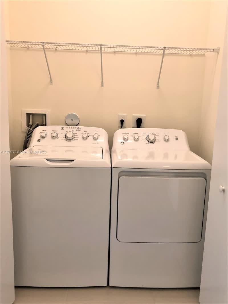 LANDMARK AT DORAL CENTRAL - Residential Lease