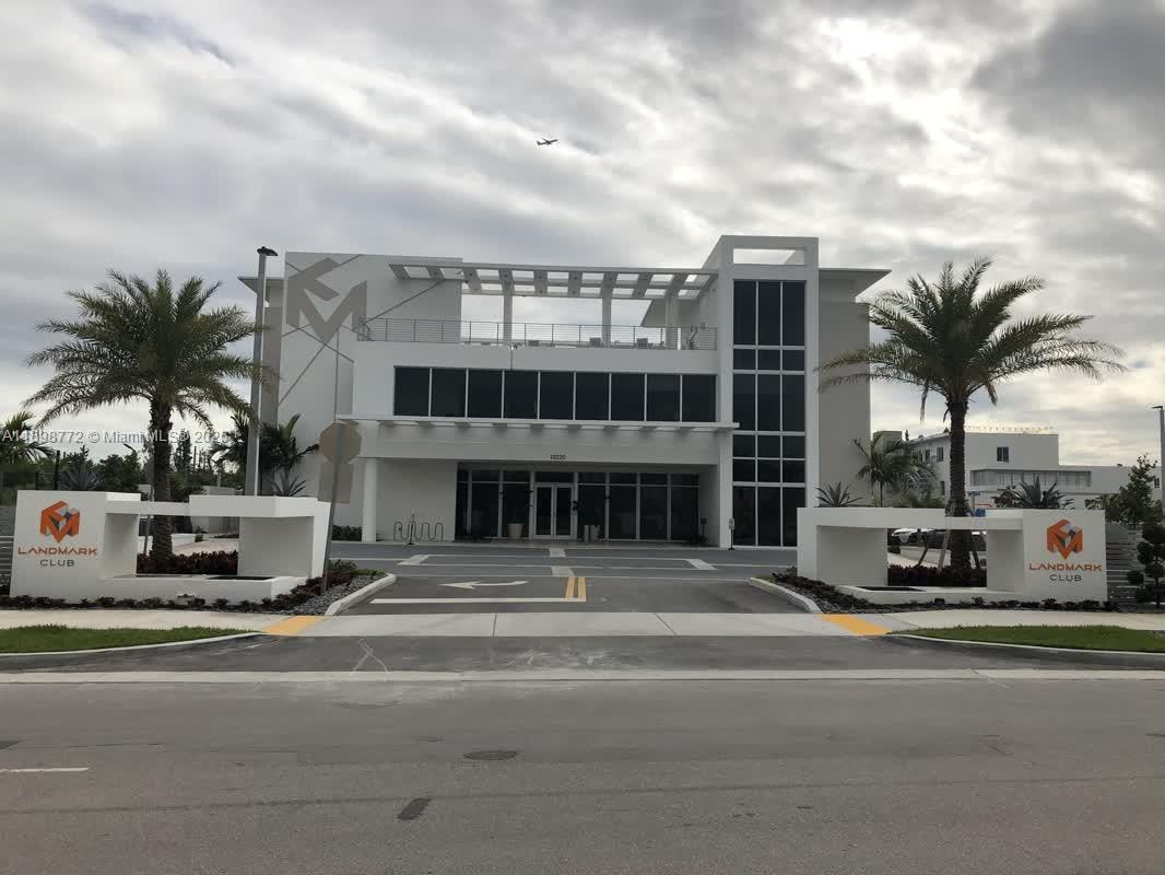 LANDMARK AT DORAL CENTRAL - Residential Lease