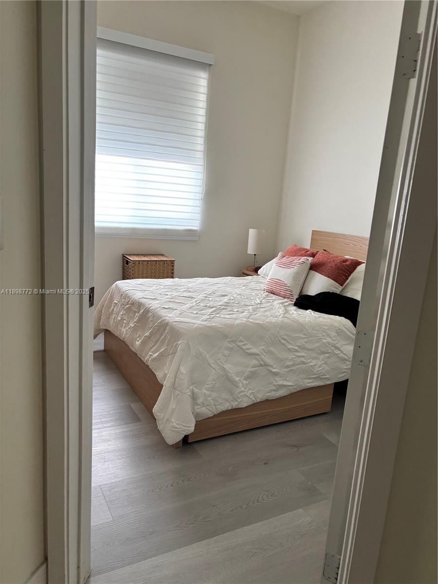 LANDMARK AT DORAL CENTRAL - Residential Lease