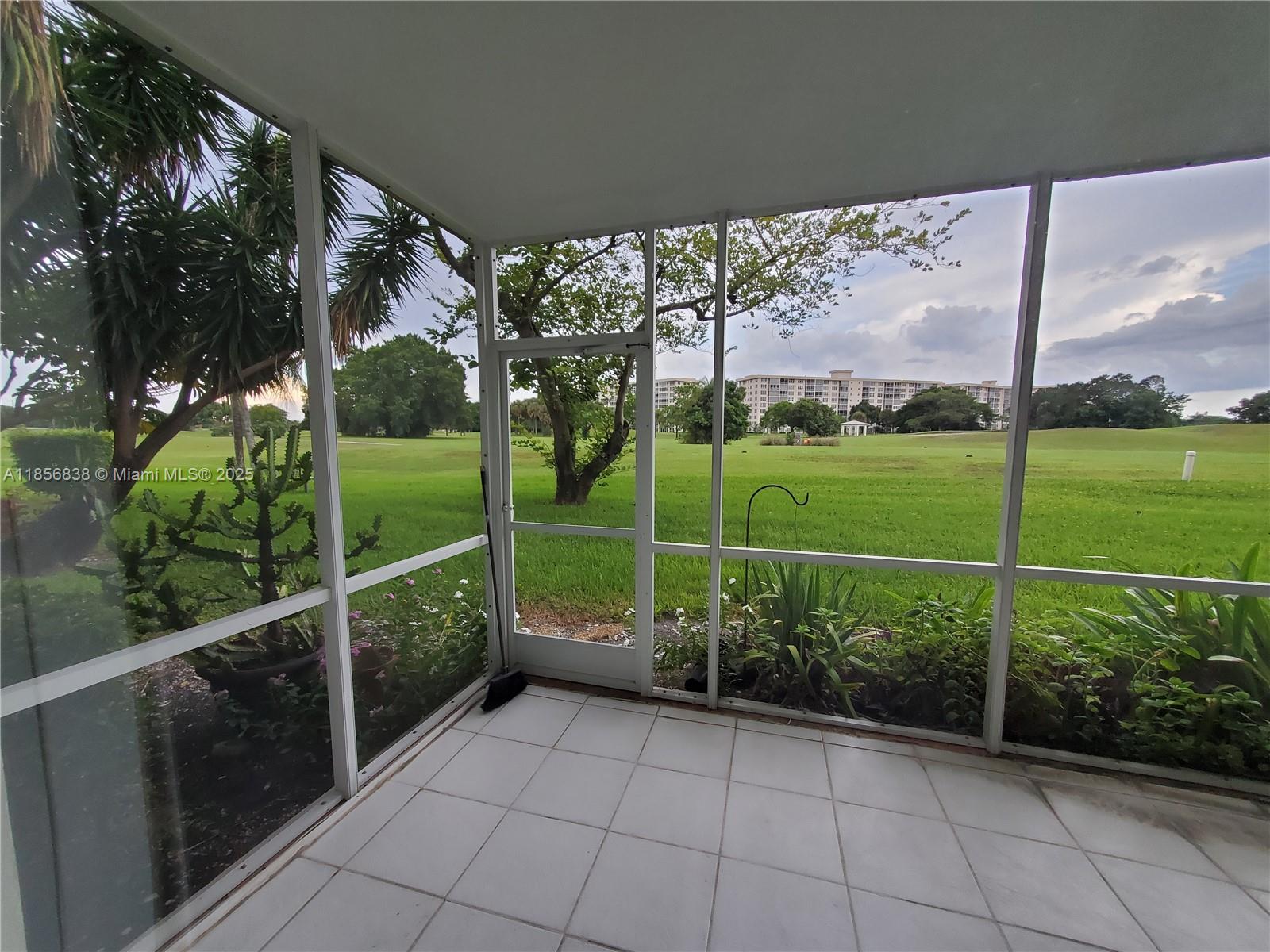 PALM-AIRE COUNTRY CLUB CO - Residential Lease