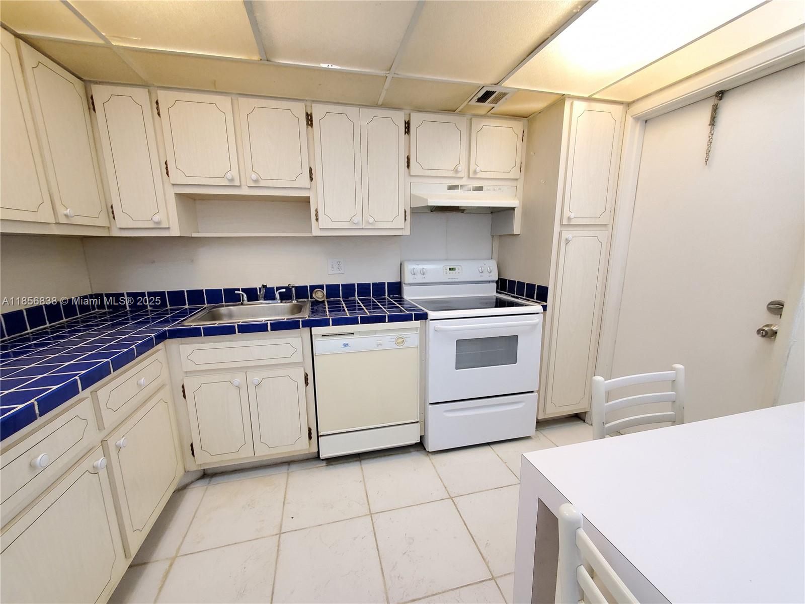 PALM-AIRE COUNTRY CLUB CO - Residential Lease