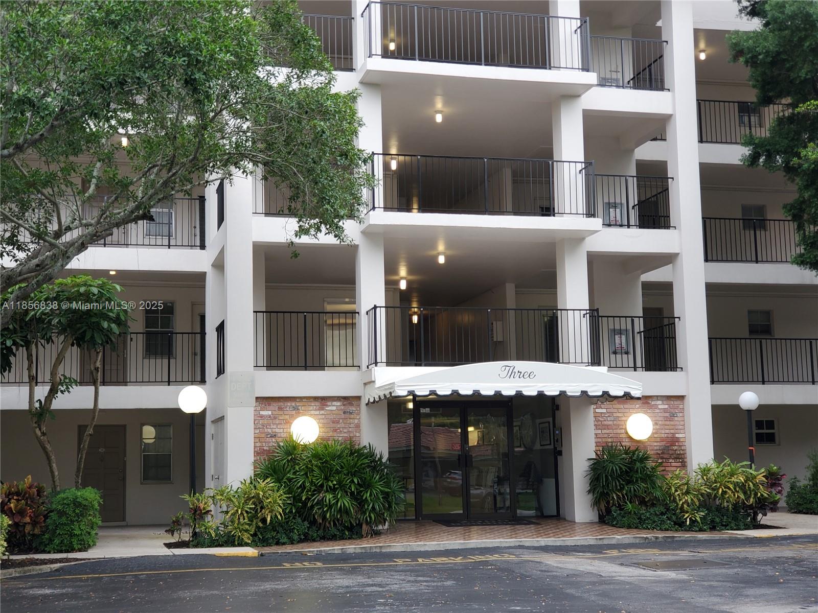 PALM-AIRE COUNTRY CLUB CO - Residential Lease