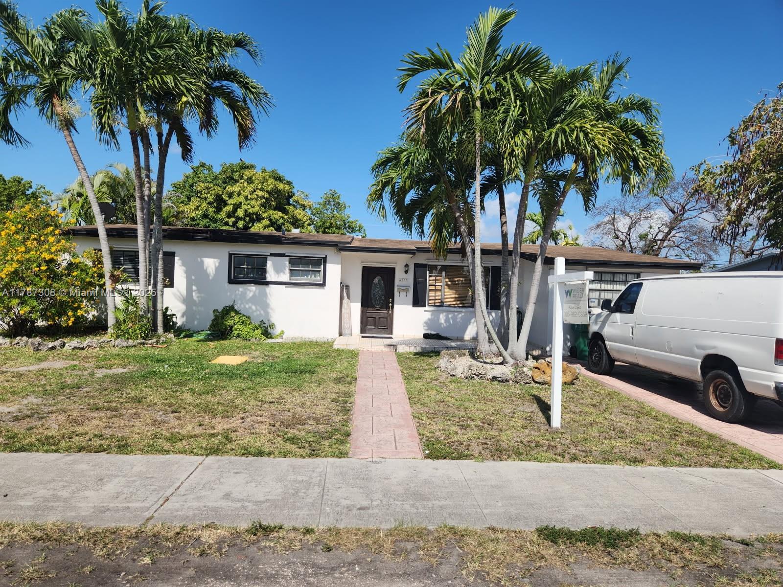 4232 Sw 98th Ave, Miami, Broward County, Florida - 4 Bedrooms  
3 Bathrooms - 