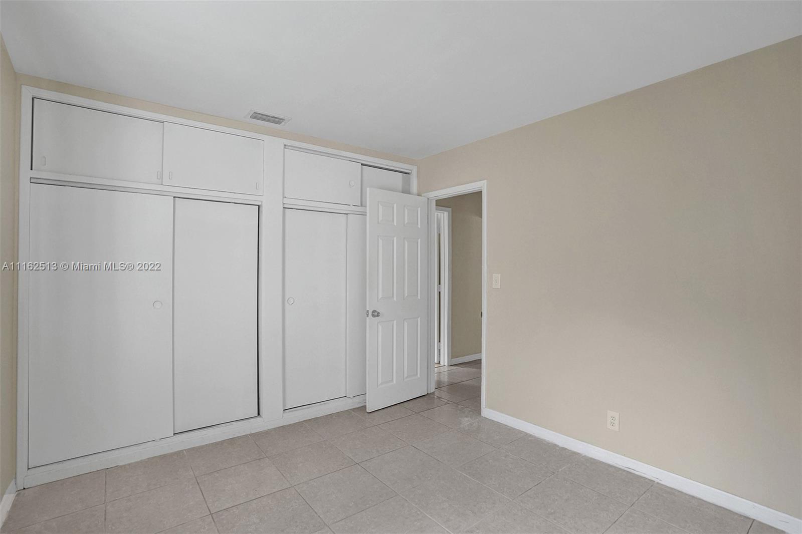 HOLLYWOOD HOMESITES HIGH - Residential