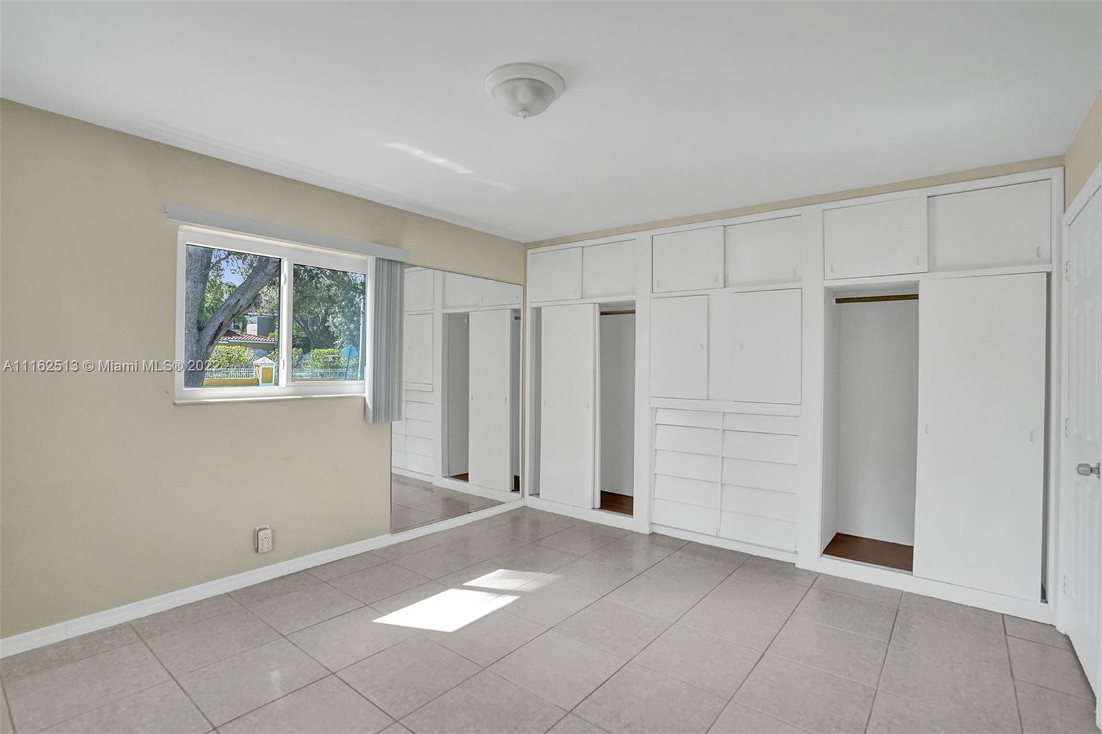 HOLLYWOOD HOMESITES HIGH - Residential