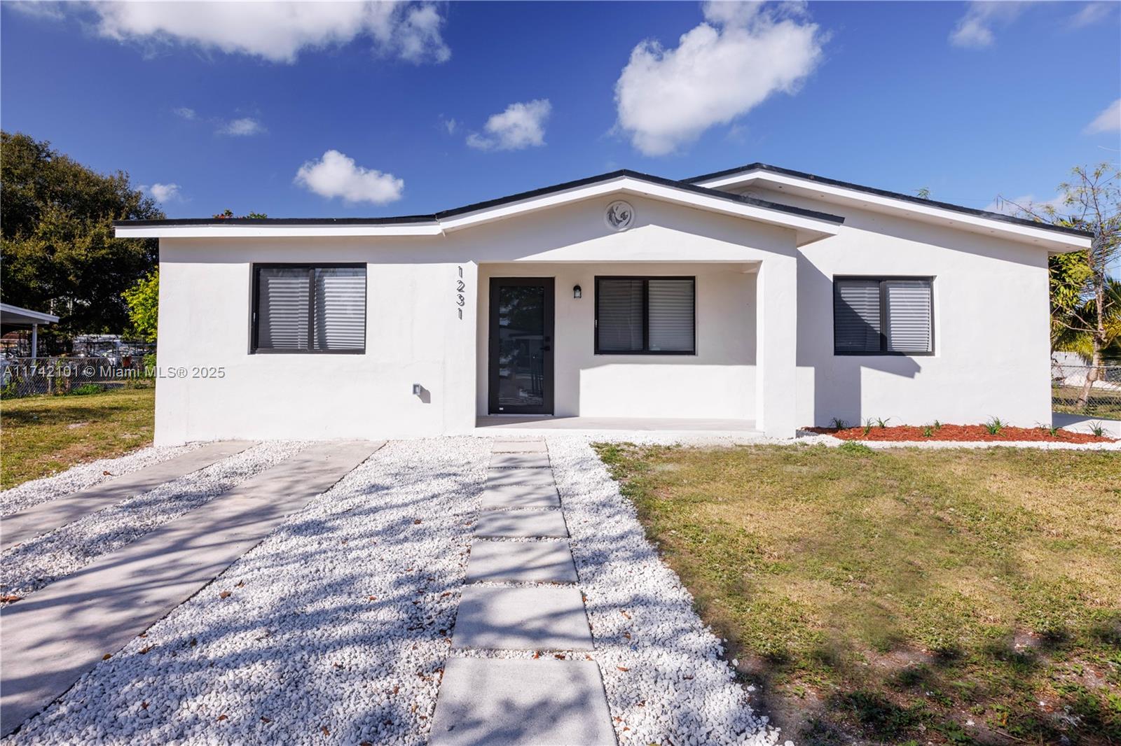 1231 Nw 114th St, Miami, Broward County, Florida - 4 Bedrooms  
2 Bathrooms - 