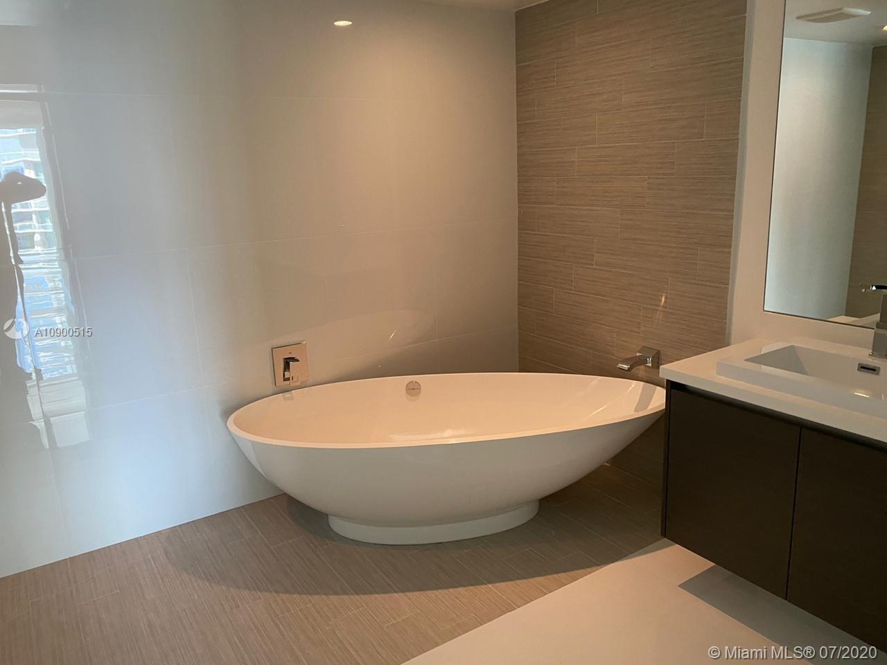 PARQUE TOWERS CONDO - Residential Lease