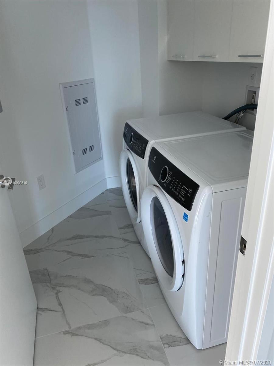 PARQUE TOWERS CONDO - Residential Lease