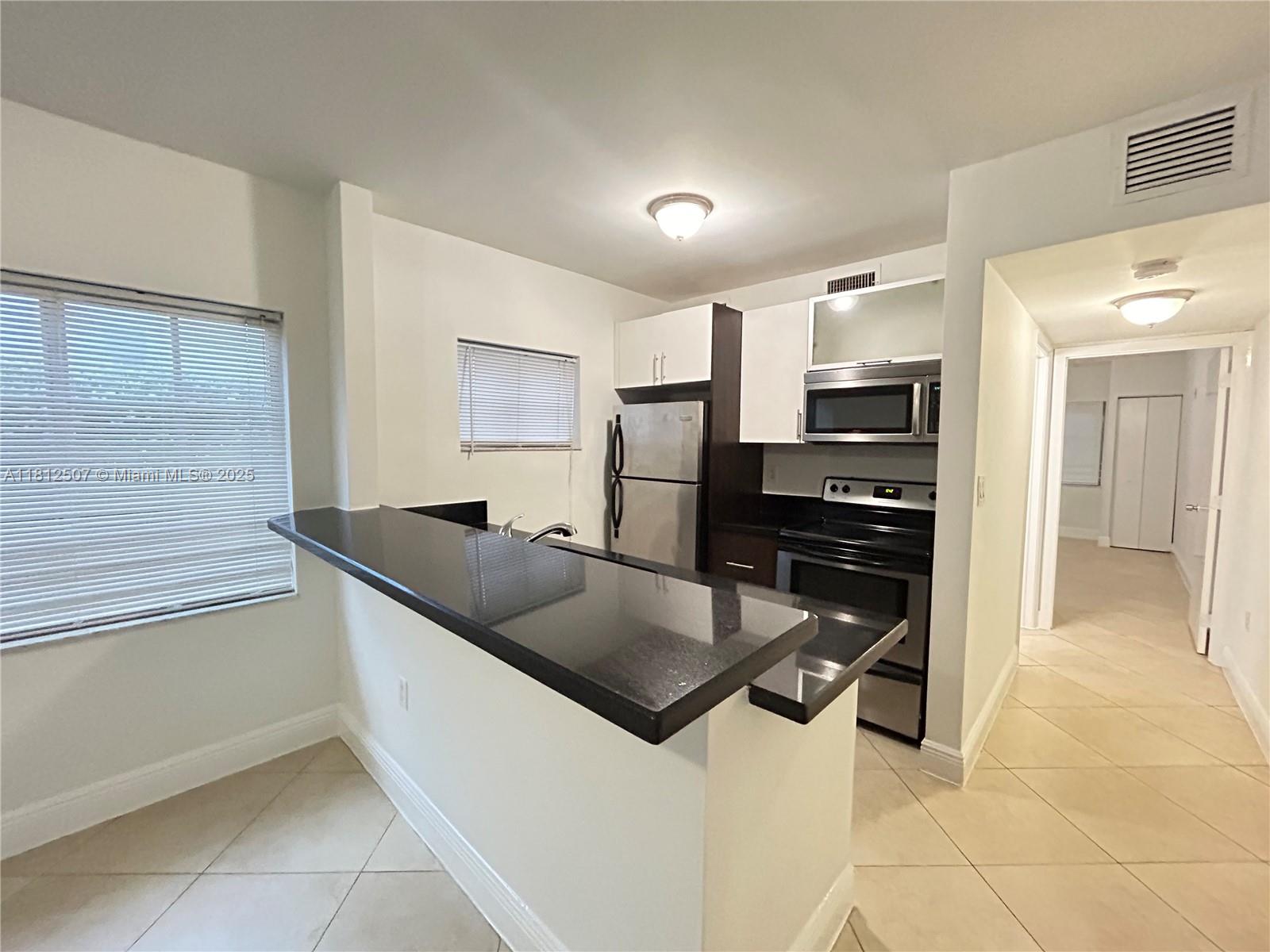 1034 Lenox Ave 6, Miami Beach, Miami-Dade County, Florida - 1 Bedrooms  
1 Bathrooms - 