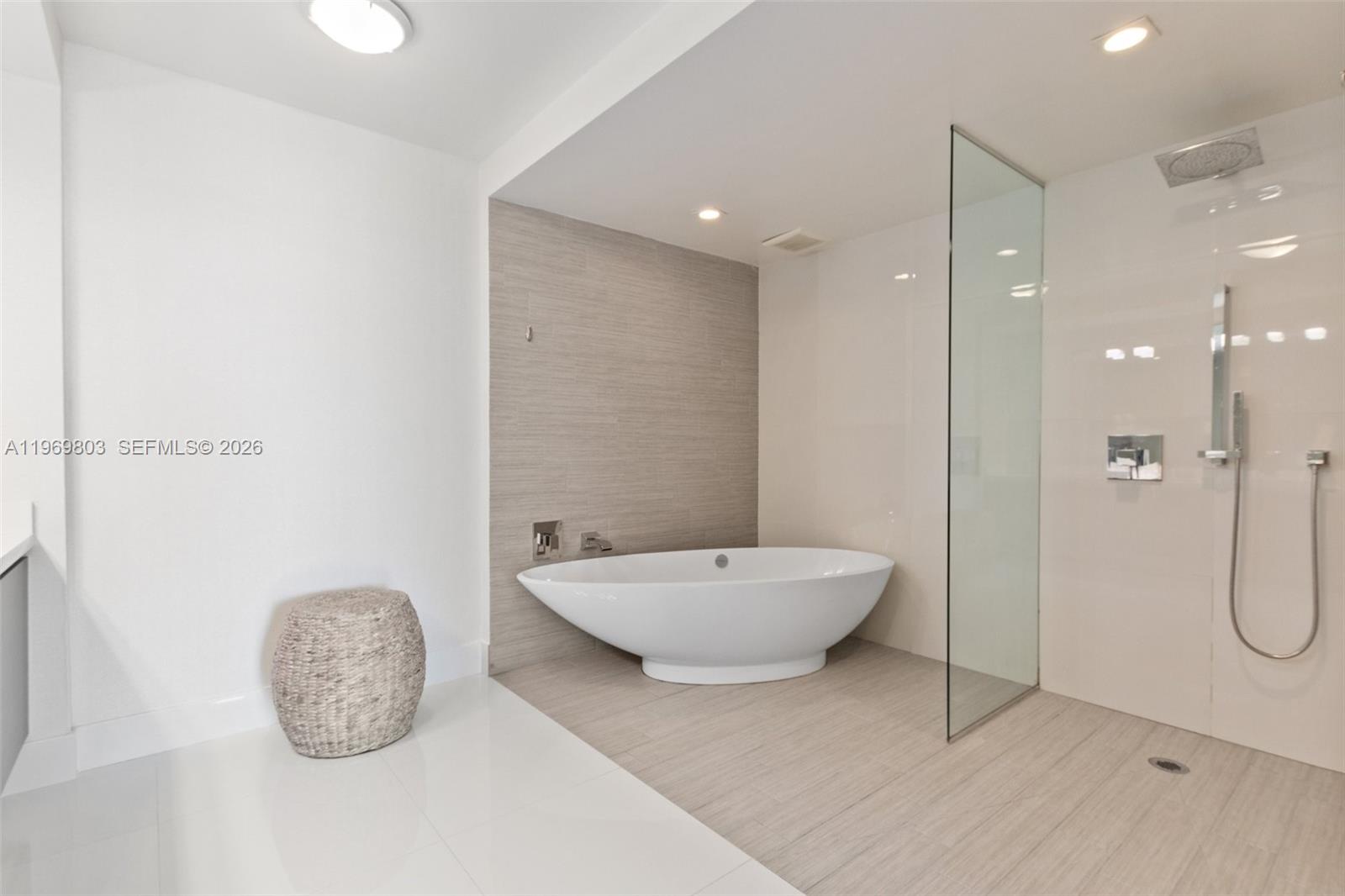 PARQUE TOWERS CONDO - Residential