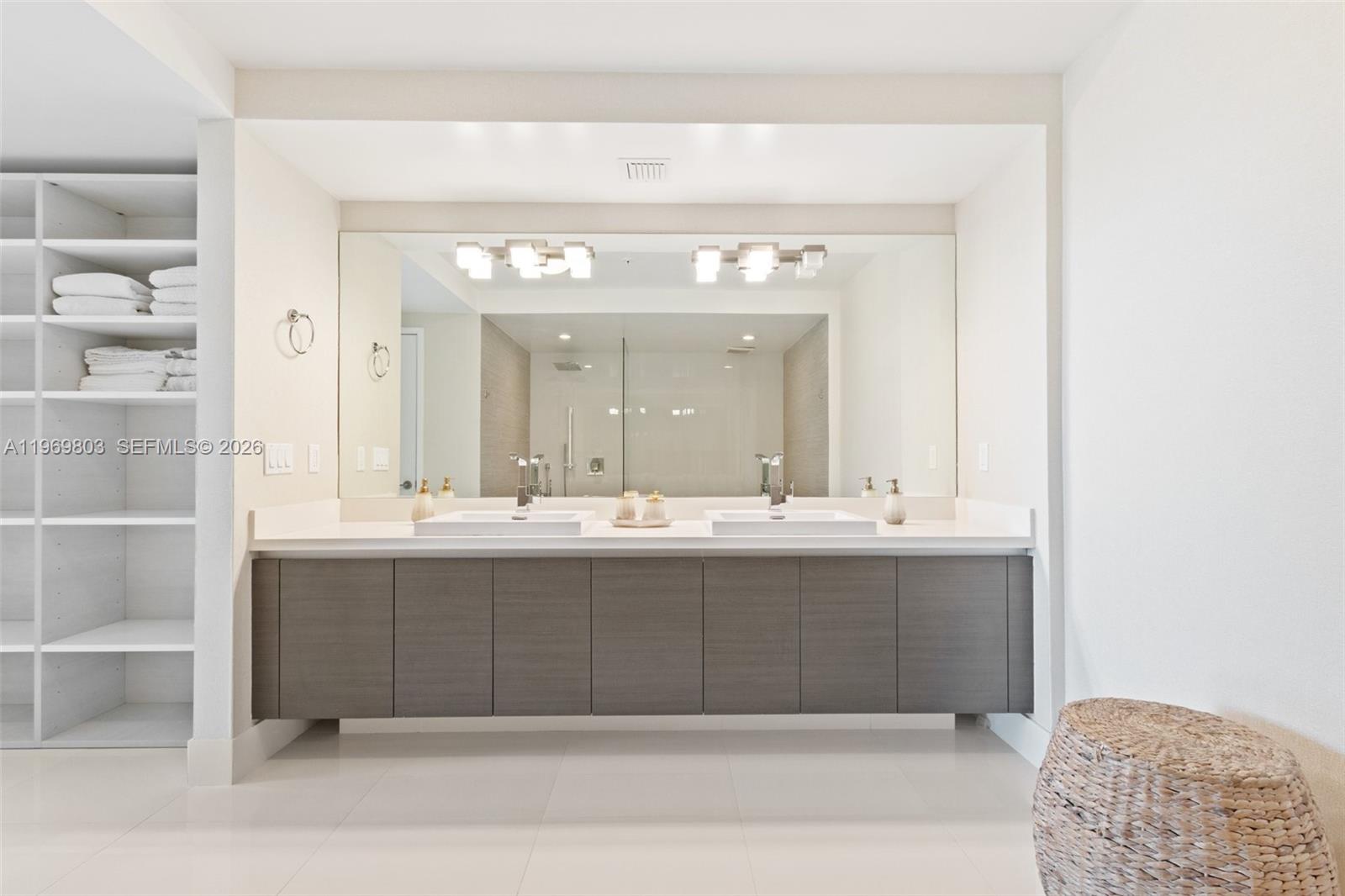 PARQUE TOWERS CONDO - Residential