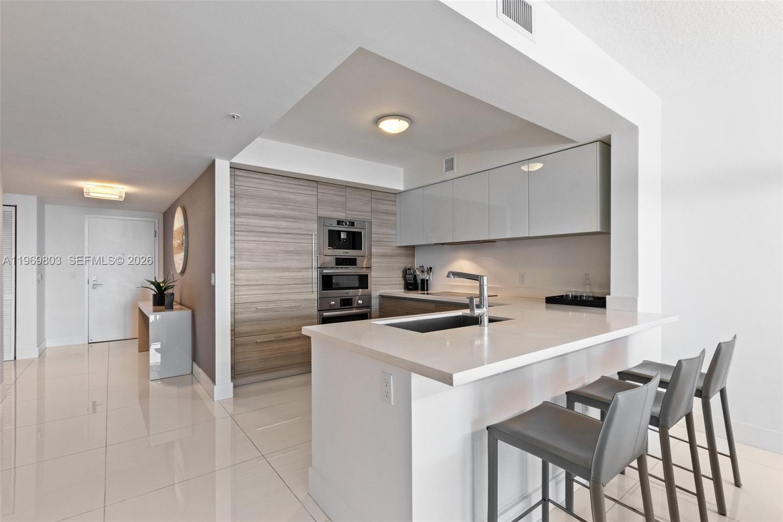 PARQUE TOWERS CONDO - Residential