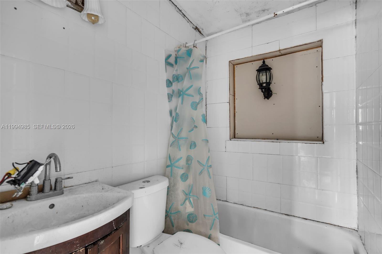 LAKE AIRE ESTATES - Residential