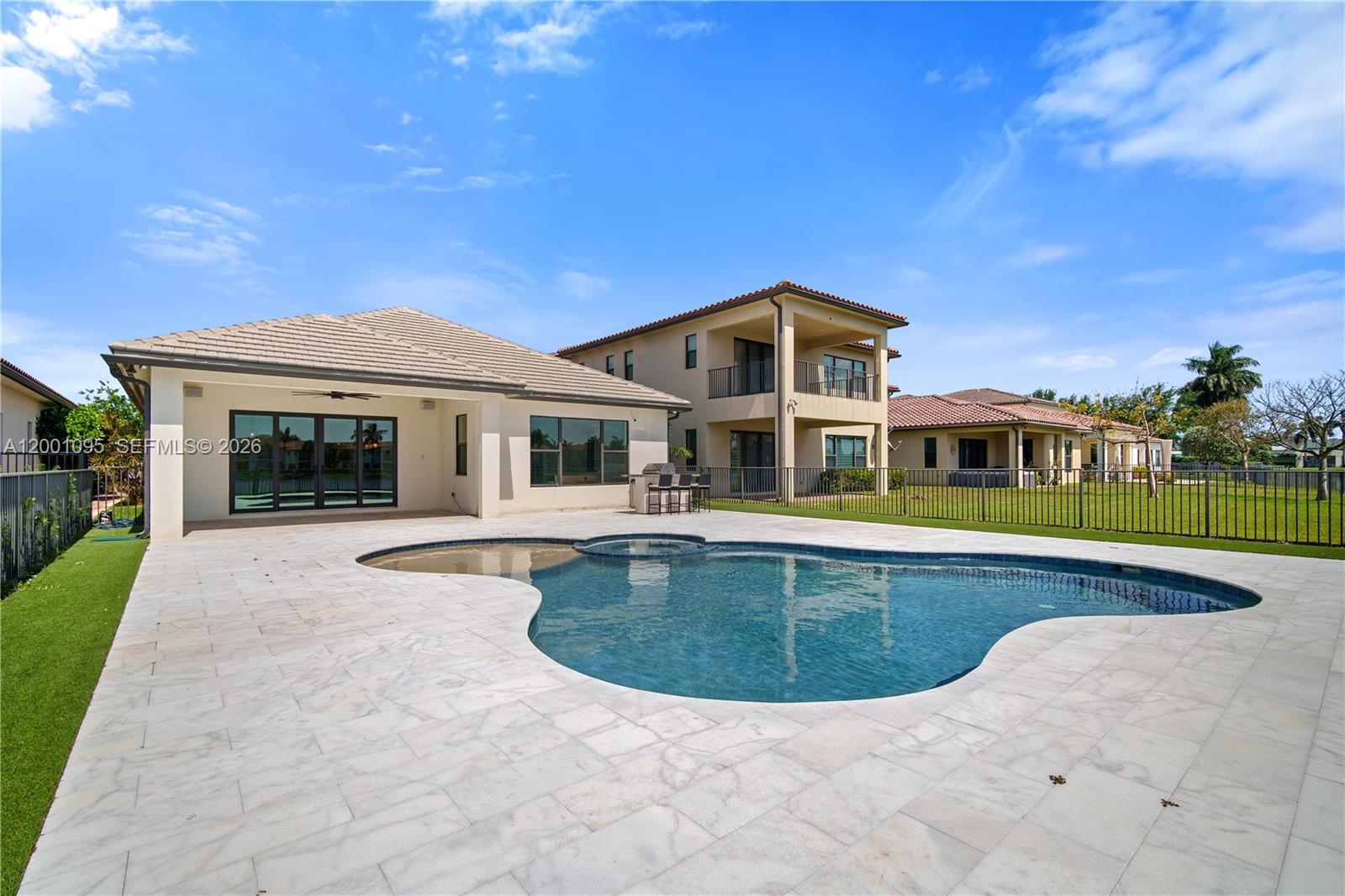 PEMBROKE LAKES SOUTH - Residential