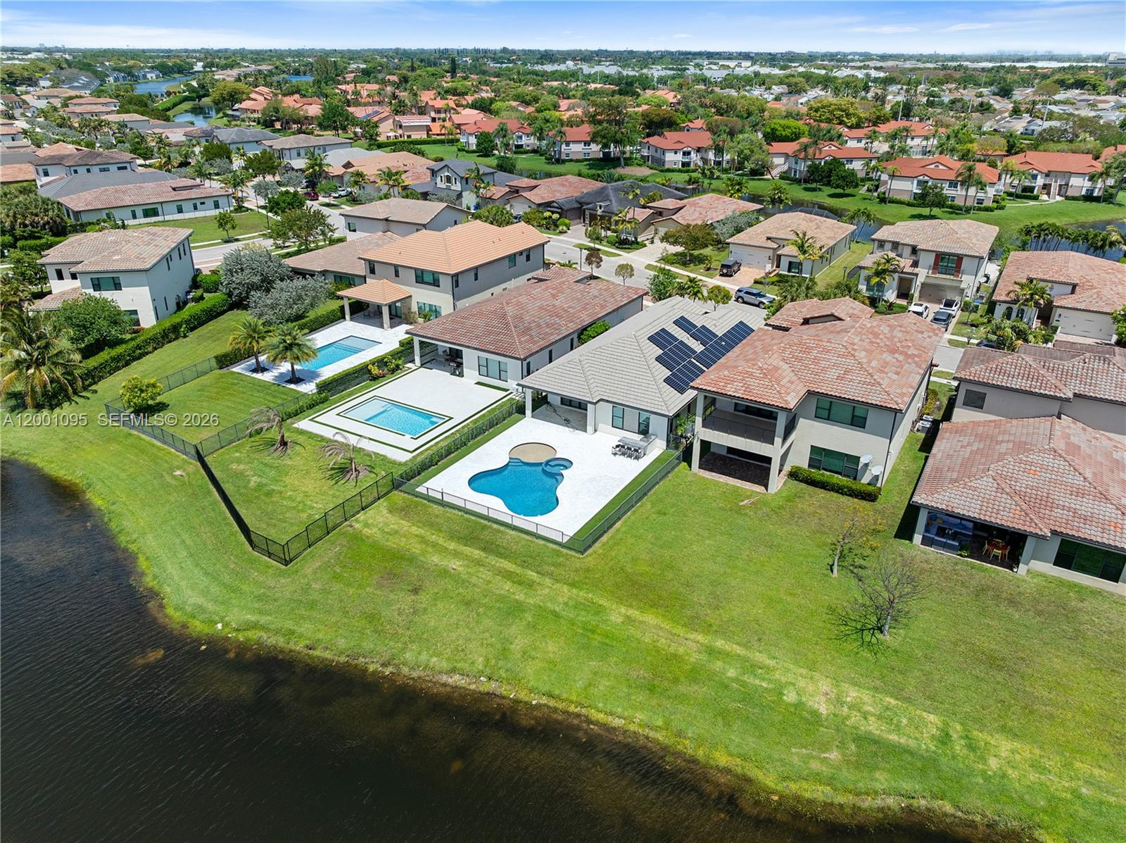 PEMBROKE LAKES SOUTH - Residential