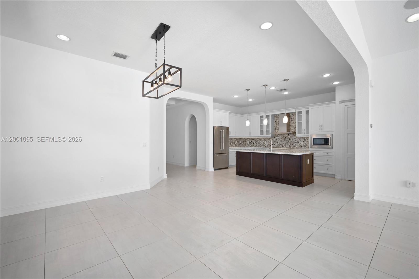 PEMBROKE LAKES SOUTH - Residential