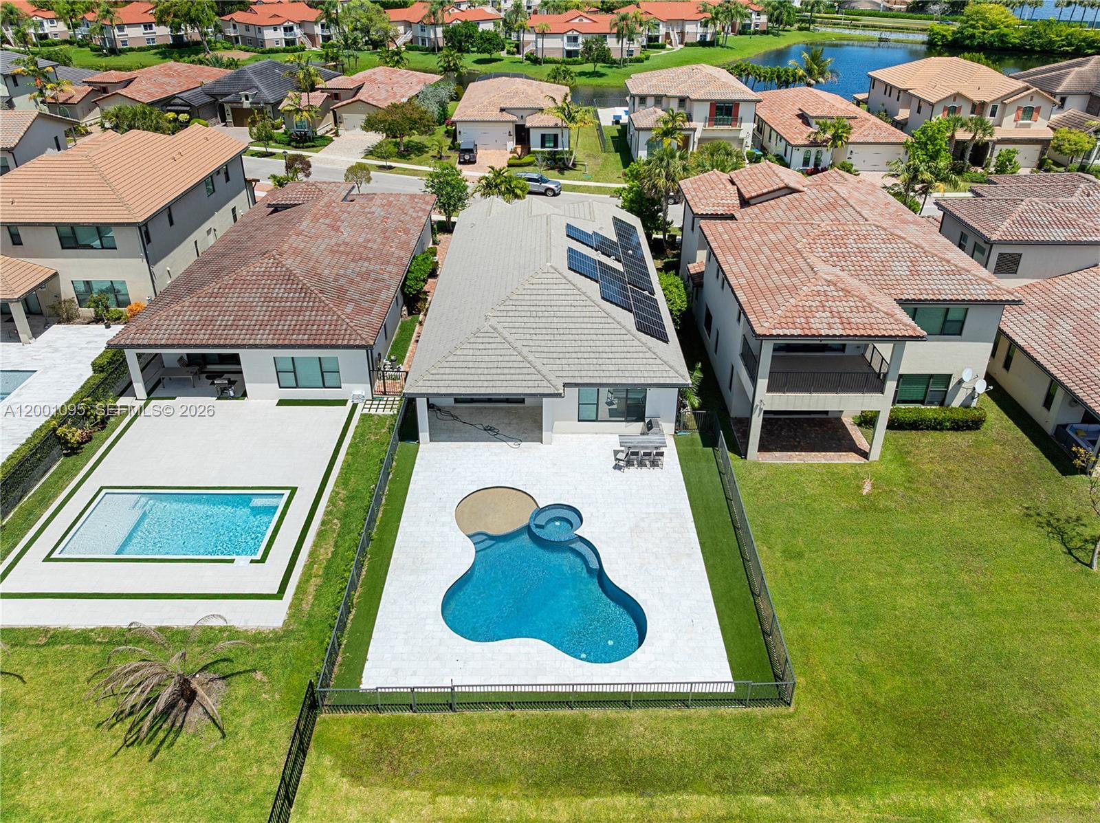 PEMBROKE LAKES SOUTH - Residential