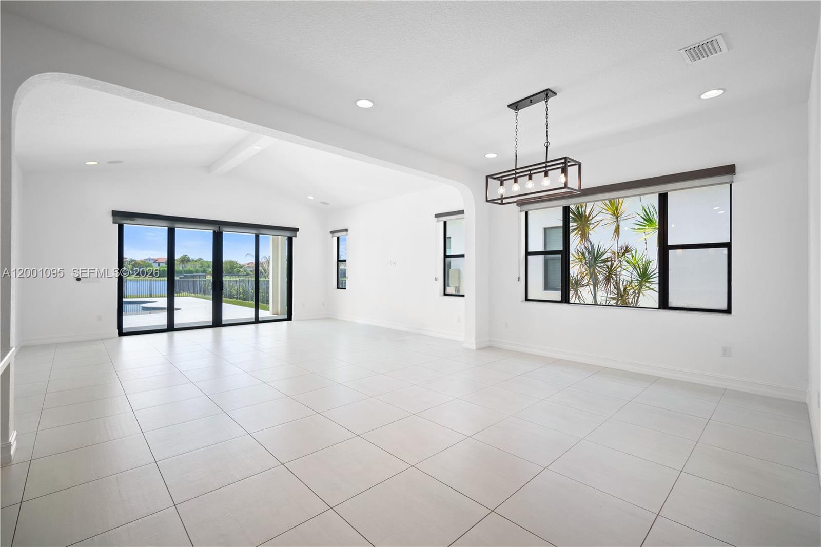 PEMBROKE LAKES SOUTH - Residential