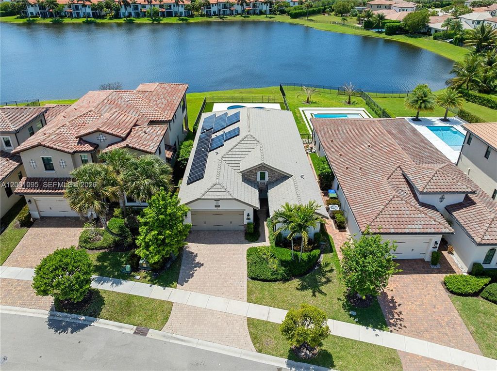Photo of 1286 SW 113th Way, Pembroke Pines, FL 33025 (MLS # A12001095)
