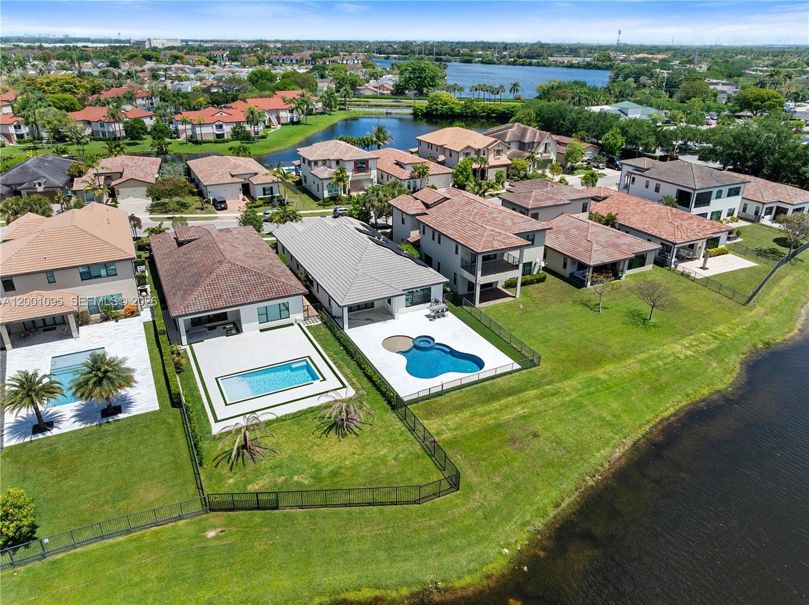 PEMBROKE LAKES SOUTH - Residential