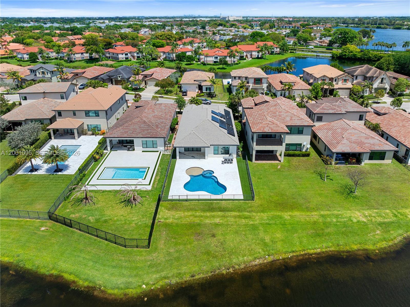 PEMBROKE LAKES SOUTH - Residential
