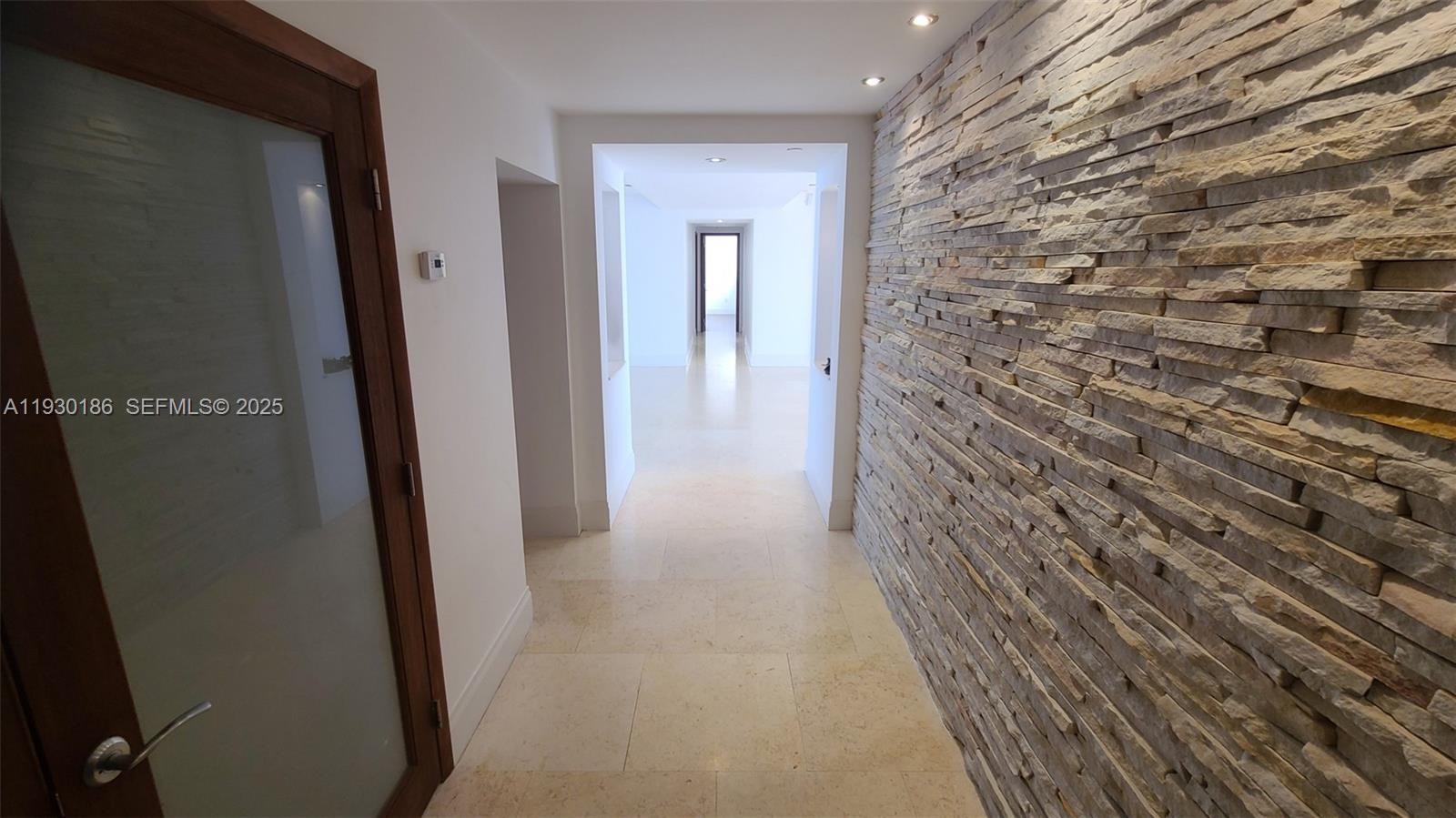 1000 Venetian Way 1502