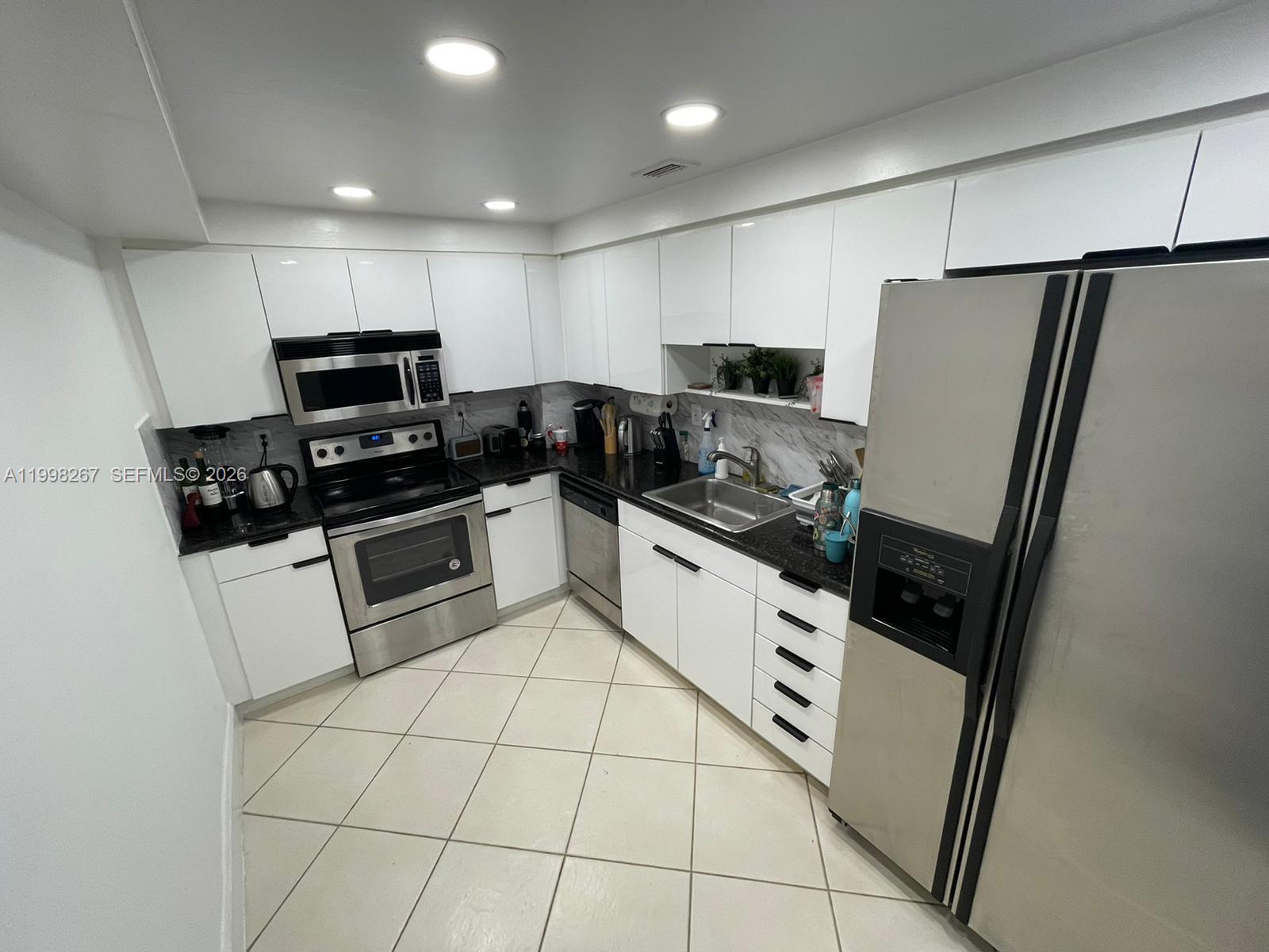 ISLAND POINTE CONDO - Residential Lease