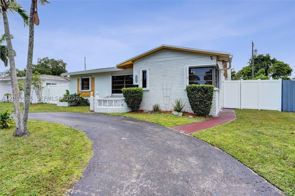 Photo of 1530 N 73rd Ave, Hollywood, FL 33024 (MLS # A12039985)
