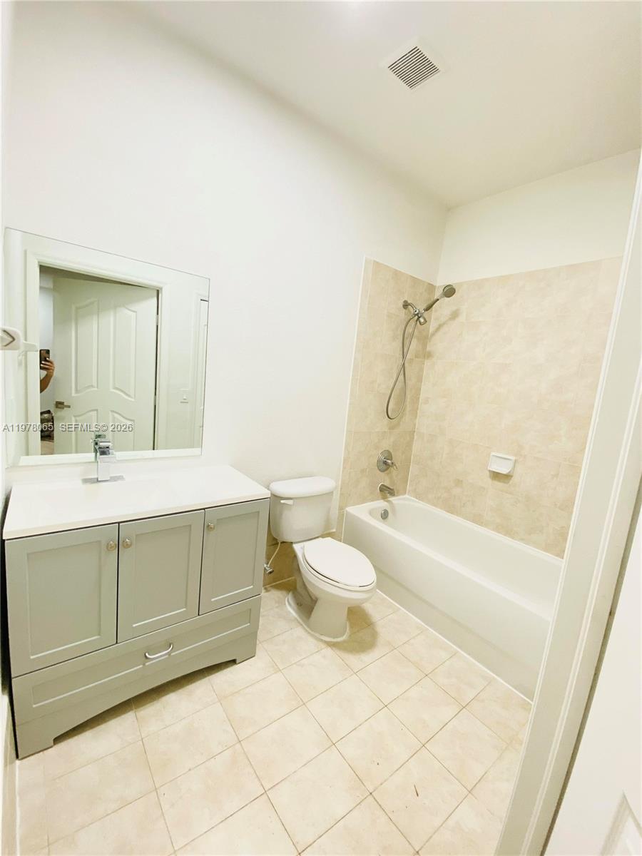 OLD BISCAYNE VILLAS CONDO - Residential Lease