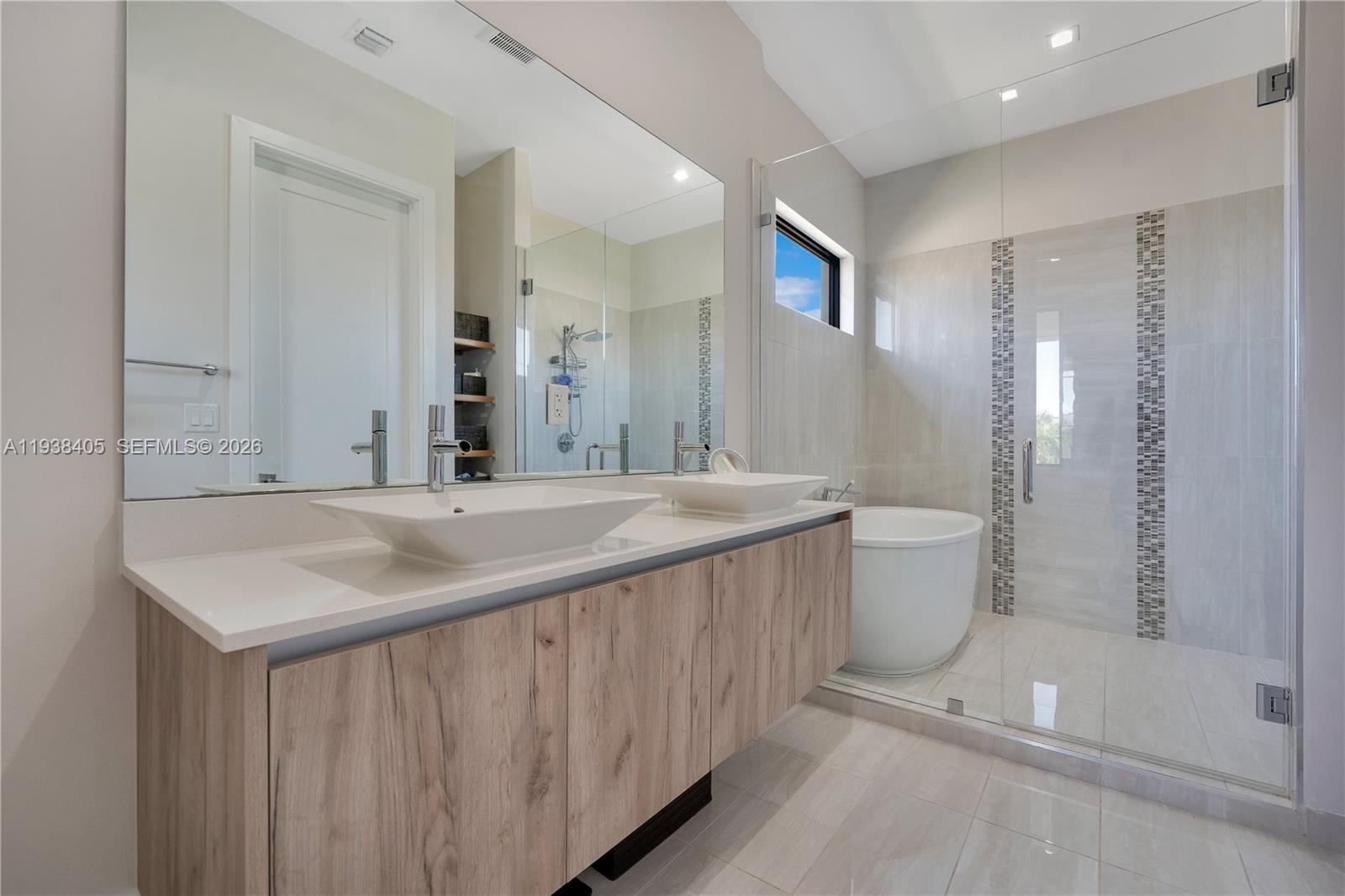 DOWNTOWN DORAL SOUTH PHAS - Residential