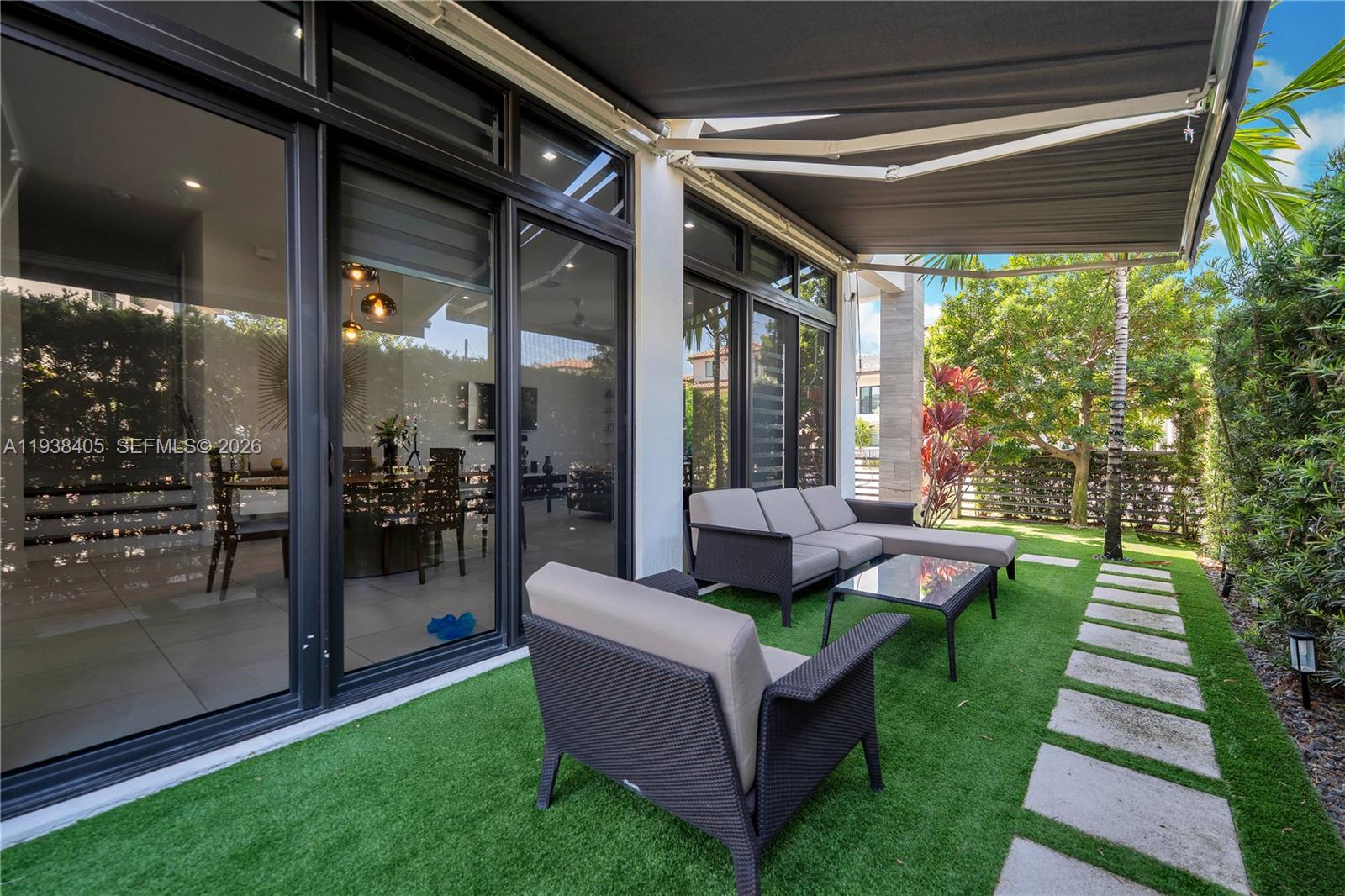 DOWNTOWN DORAL SOUTH PHAS - Residential