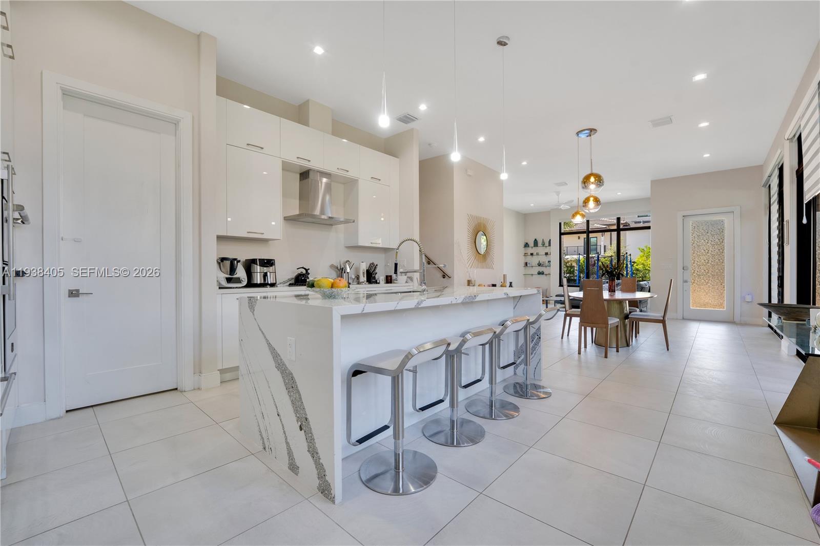 DOWNTOWN DORAL SOUTH PHAS - Residential