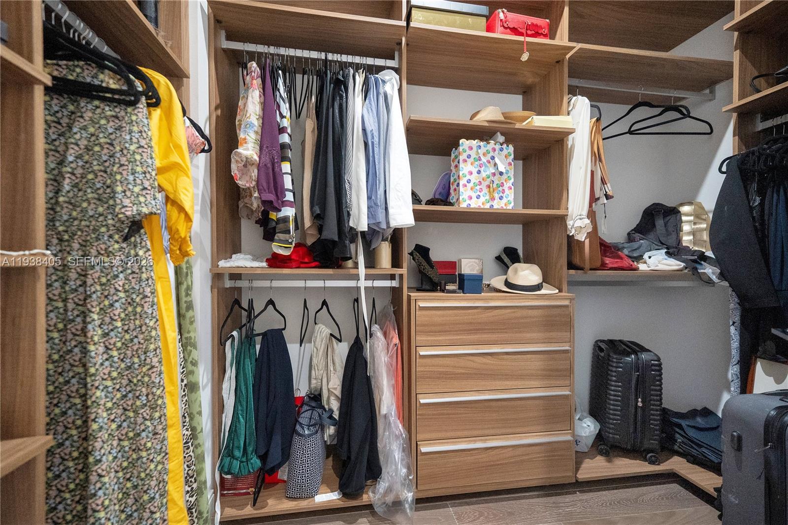 DOWNTOWN DORAL SOUTH PHAS - Residential