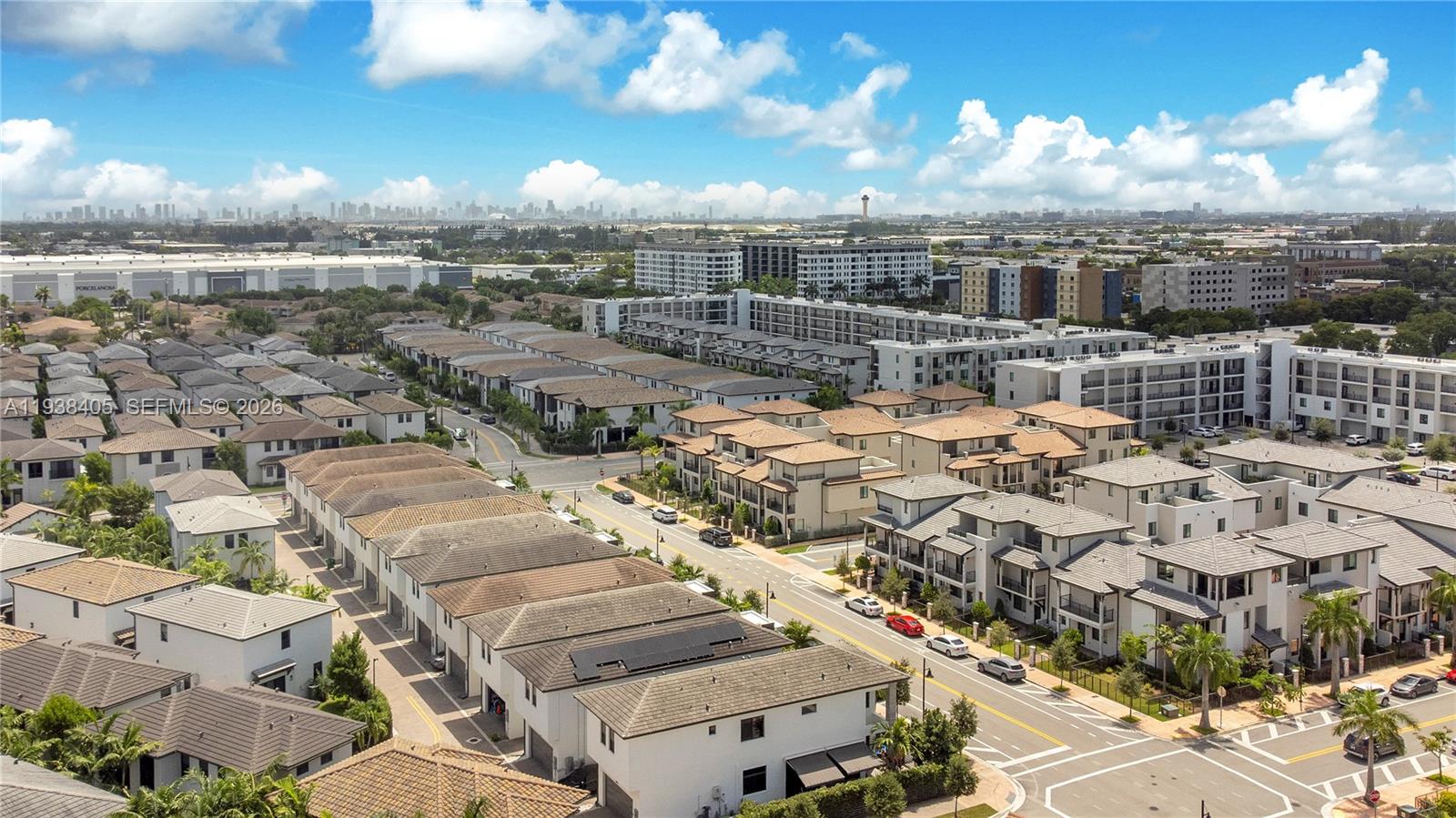 DOWNTOWN DORAL SOUTH PHAS - Residential