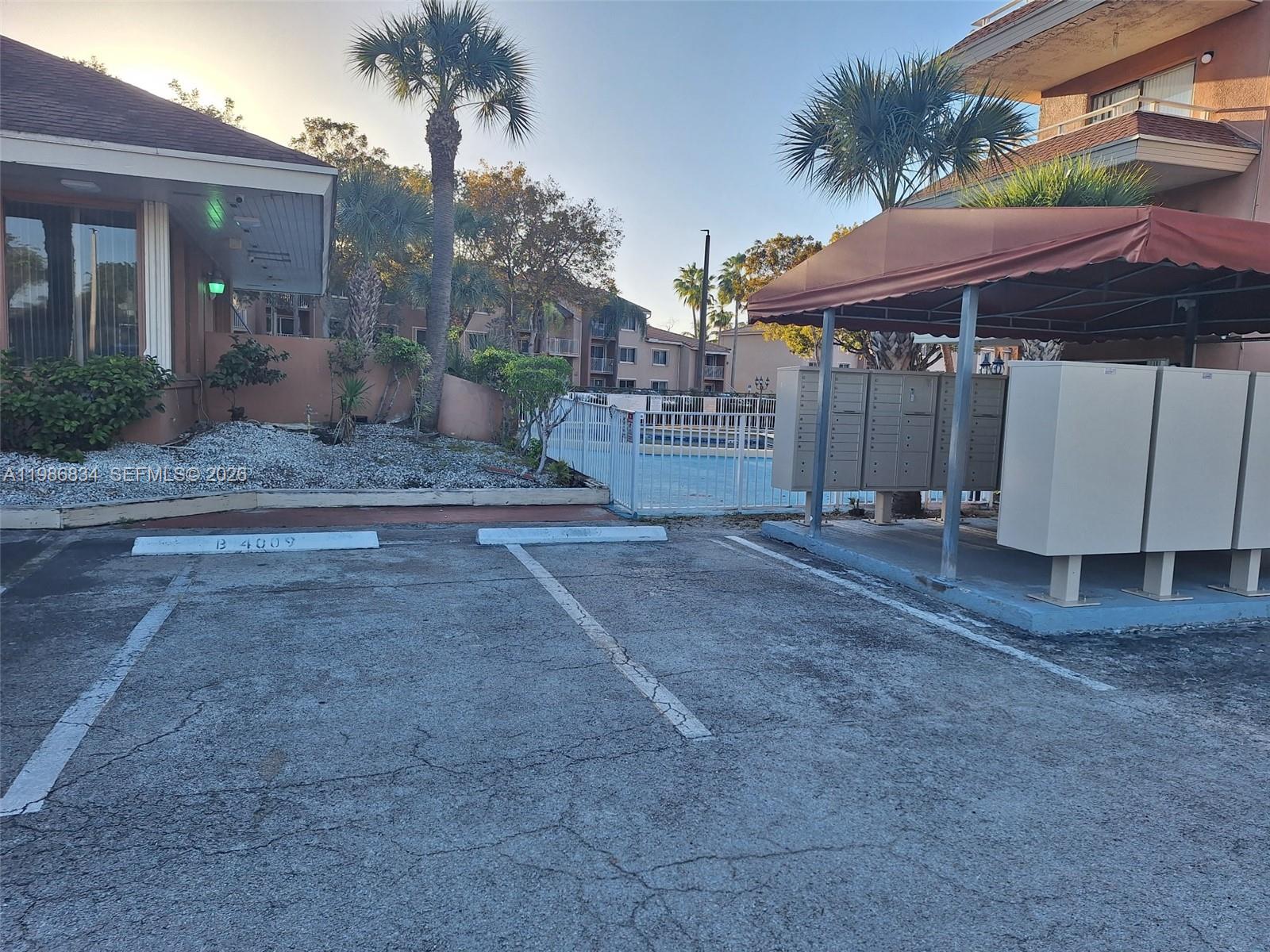 LAKEVIEW GARDENS AT MIAMI - Residential Lease