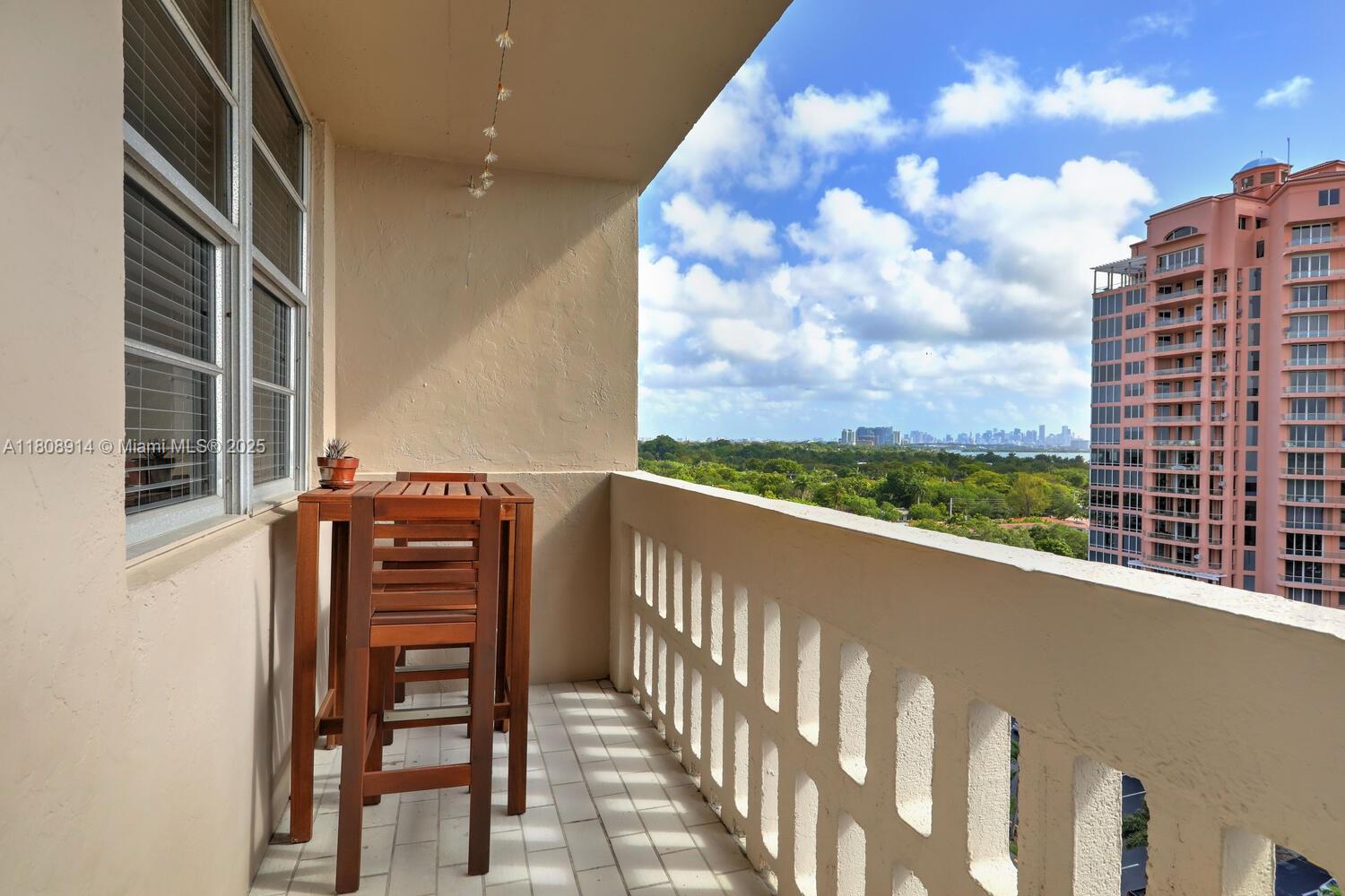 GABLES WATERWAY TOWERS CO - Residential Lease