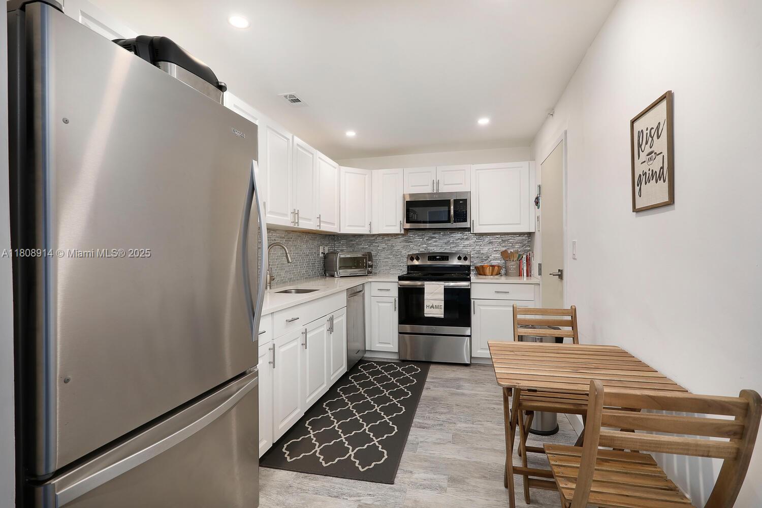 GABLES WATERWAY TOWERS CO - Residential Lease